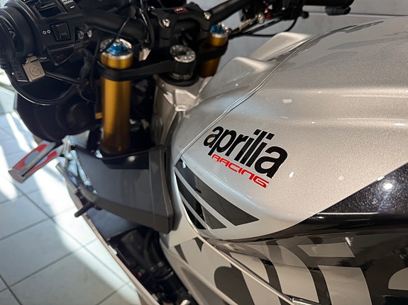 Aprilia Tuono V4 1100 Factory 13 of 18