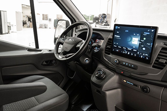 Ford Transit 19 of 23