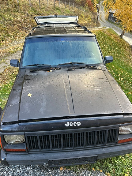 Jeep Cherokee 2 of 18