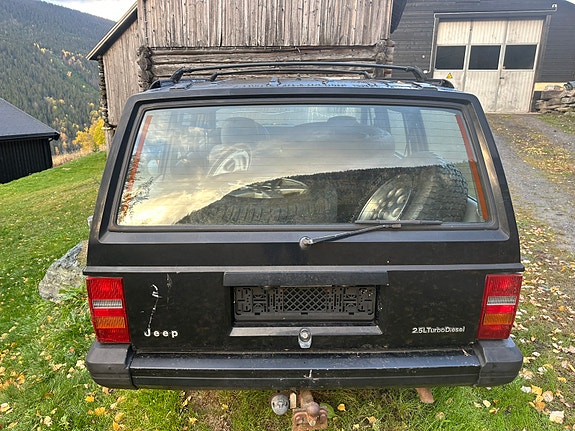 Jeep Cherokee 3 of 18