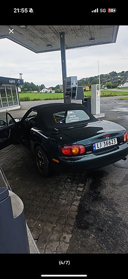 Mazda MX-5 2 of 4