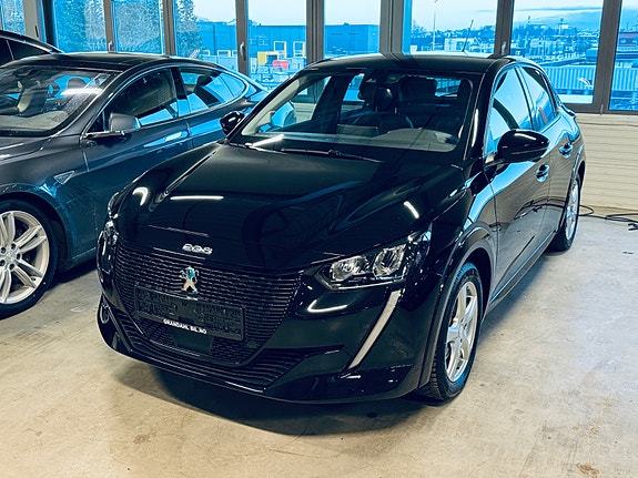 Peugeot 208 2 of 13