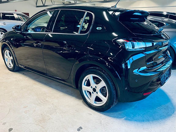 Peugeot 208 5 of 13