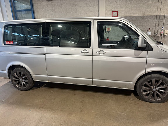 Volkswagen Caravelle 5 of 21