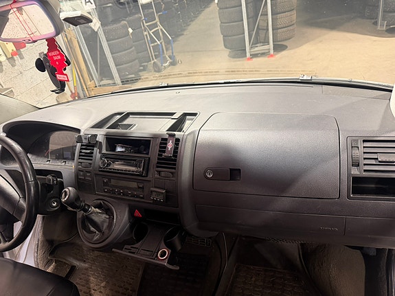Volkswagen Caravelle 19 of 21