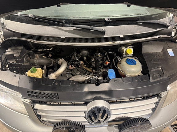 Volkswagen Caravelle 9 of 21