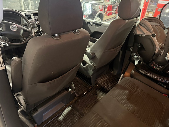 Volkswagen Caravelle 10 of 21