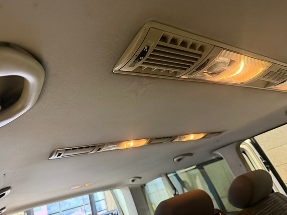 Volkswagen Caravelle 17 of 21