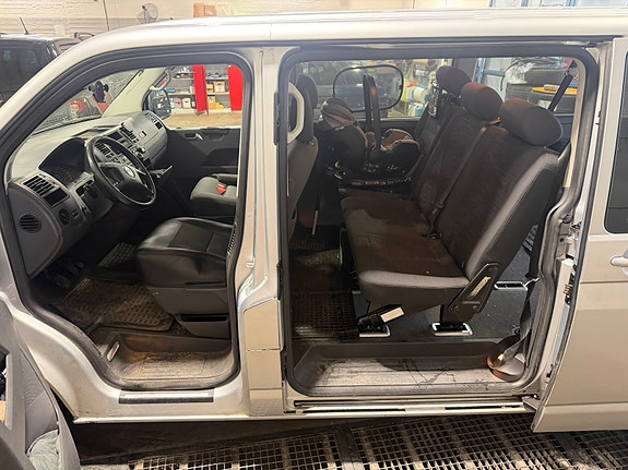 Volkswagen Caravelle 20 of 21