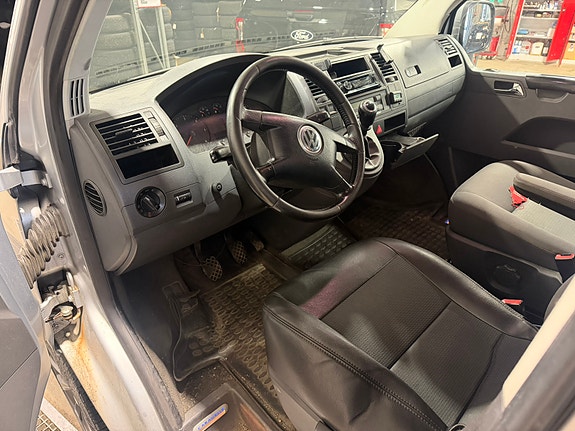 Volkswagen Caravelle 13 of 21