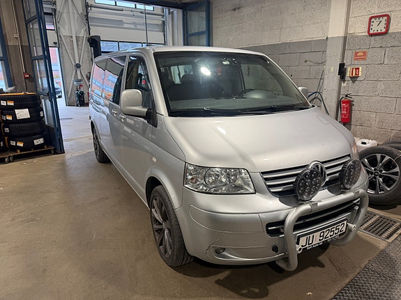 Volkswagen Caravelle 2 of 21