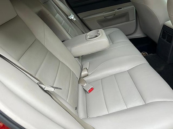 Dodge Magnum 11 of 30