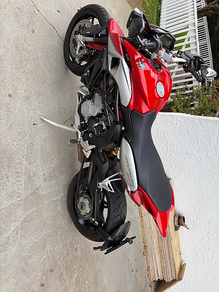 MV Agusta Rivale 800 2 of 6