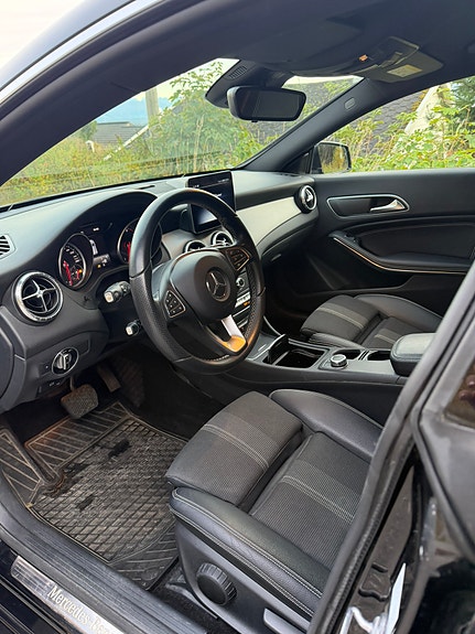 Mercedes-Benz CLA180 8 of 15