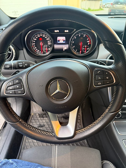 Mercedes-Benz CLA180 10 of 15