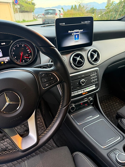 Mercedes-Benz CLA180 9 of 15