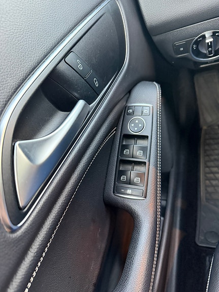 Mercedes-Benz CLA180 11 of 15