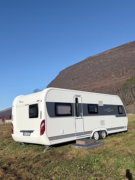 Hobby 650 KMFe De Luxe 2 of 18