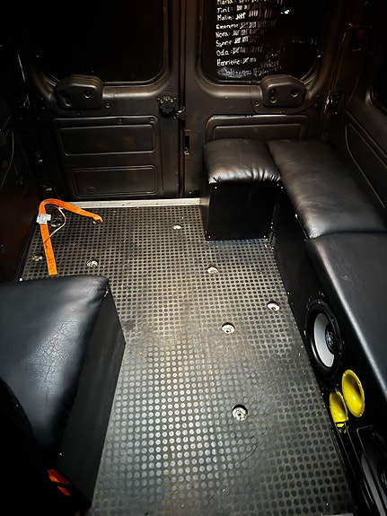 Ford Transit 300M Kombi 6 of 7
