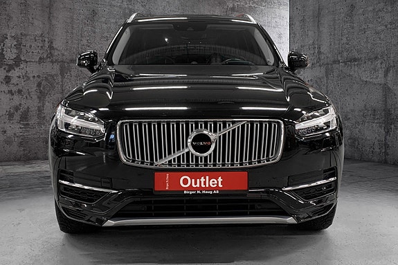 Volvo XC90 2 of 19