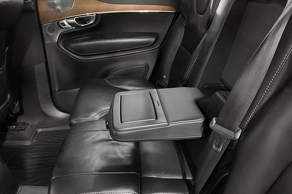 Volvo XC90 8 of 19
