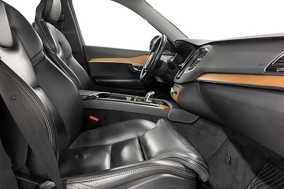 Volvo XC90 10 of 19