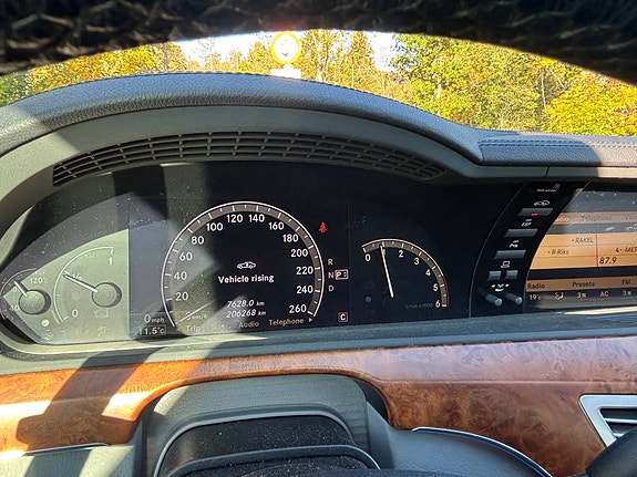 Mercedes-Benz S320 21 of 30