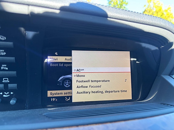 Mercedes-Benz S320 28 of 30