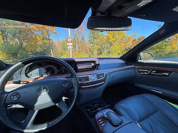 Mercedes-Benz S320 19 of 30