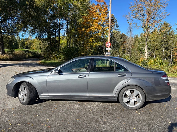 Mercedes-Benz S320 4 of 30