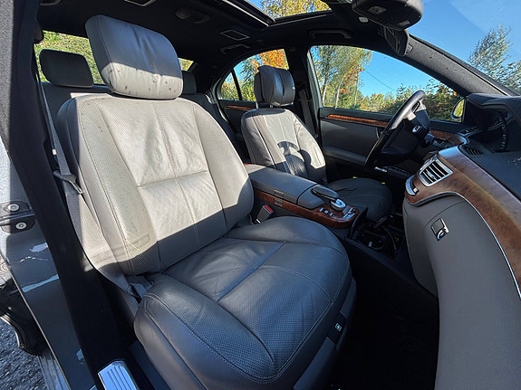 Mercedes-Benz S320 18 of 30