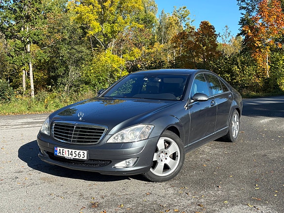 Mercedes-Benz S320 2 of 30