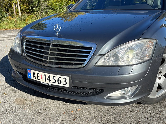Mercedes-Benz S320 3 of 30