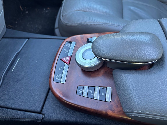 Mercedes-Benz S320 30 of 30