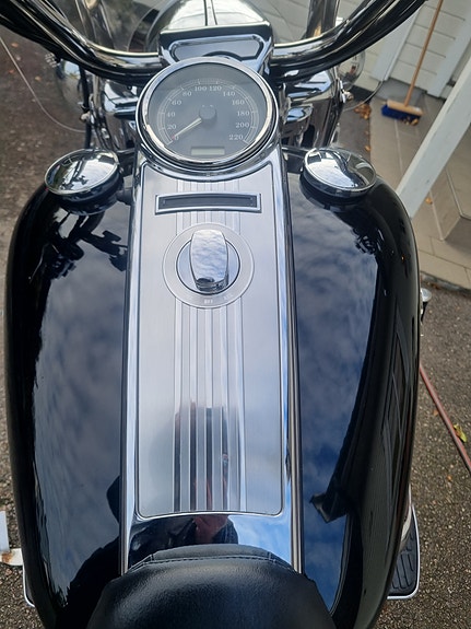 Harley-Davidson FLHRC Road King Classic 24 of 28