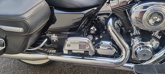 Harley-Davidson FLHRC Road King Classic 11 of 28