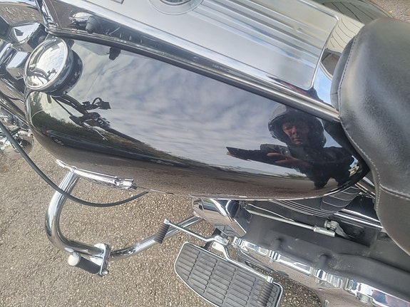 Harley-Davidson FLHRC Road King Classic 27 of 28