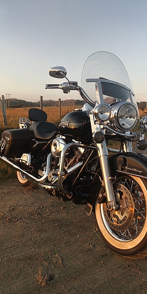 Harley-Davidson FLHRC Road King Classic 6 of 28