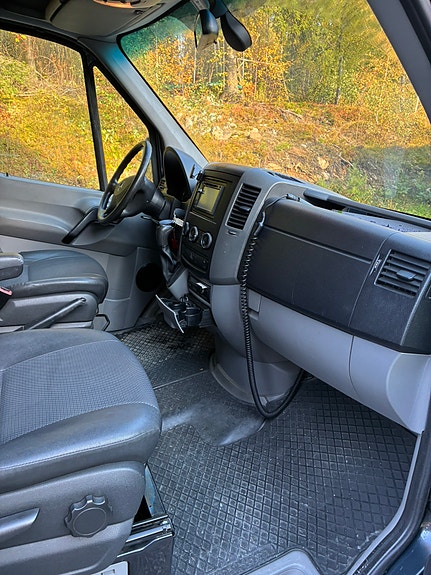 Mercedes-Benz 519cdi 12 of 23