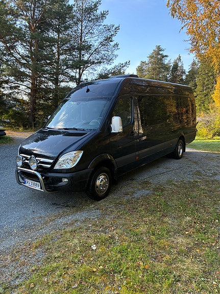 Mercedes-Benz 519cdi 2 of 23