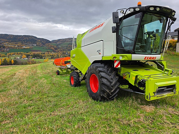 CLAAS Tucano 430 2 of 7