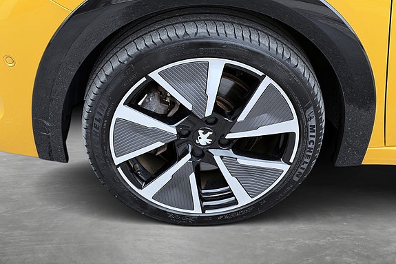 Peugeot e-208 9 of 30