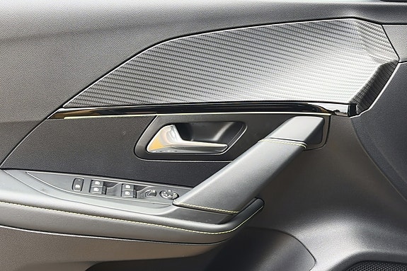 Peugeot e-208 25 of 30