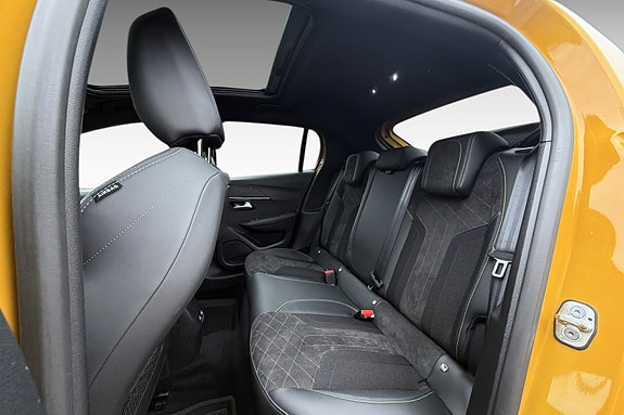 Peugeot e-208 12 of 30