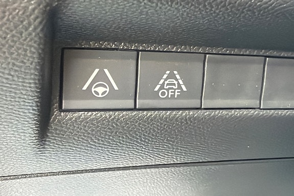 Peugeot e-208 26 of 30