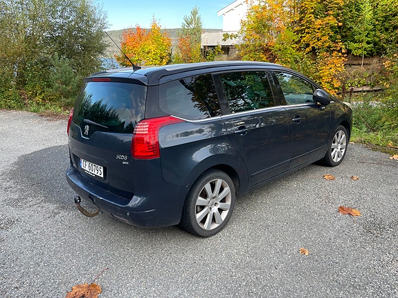 Peugeot 5008 3 of 10