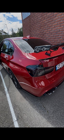 BMW 318d 15 of 17