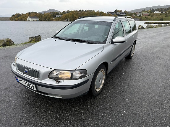 Volvo V70 3 of 8