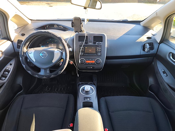 Nissan Leaf 9 of 14