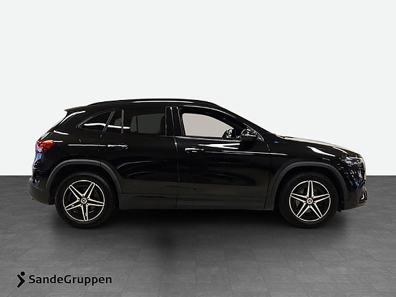 Mercedes-Benz EQA350 6 of 17